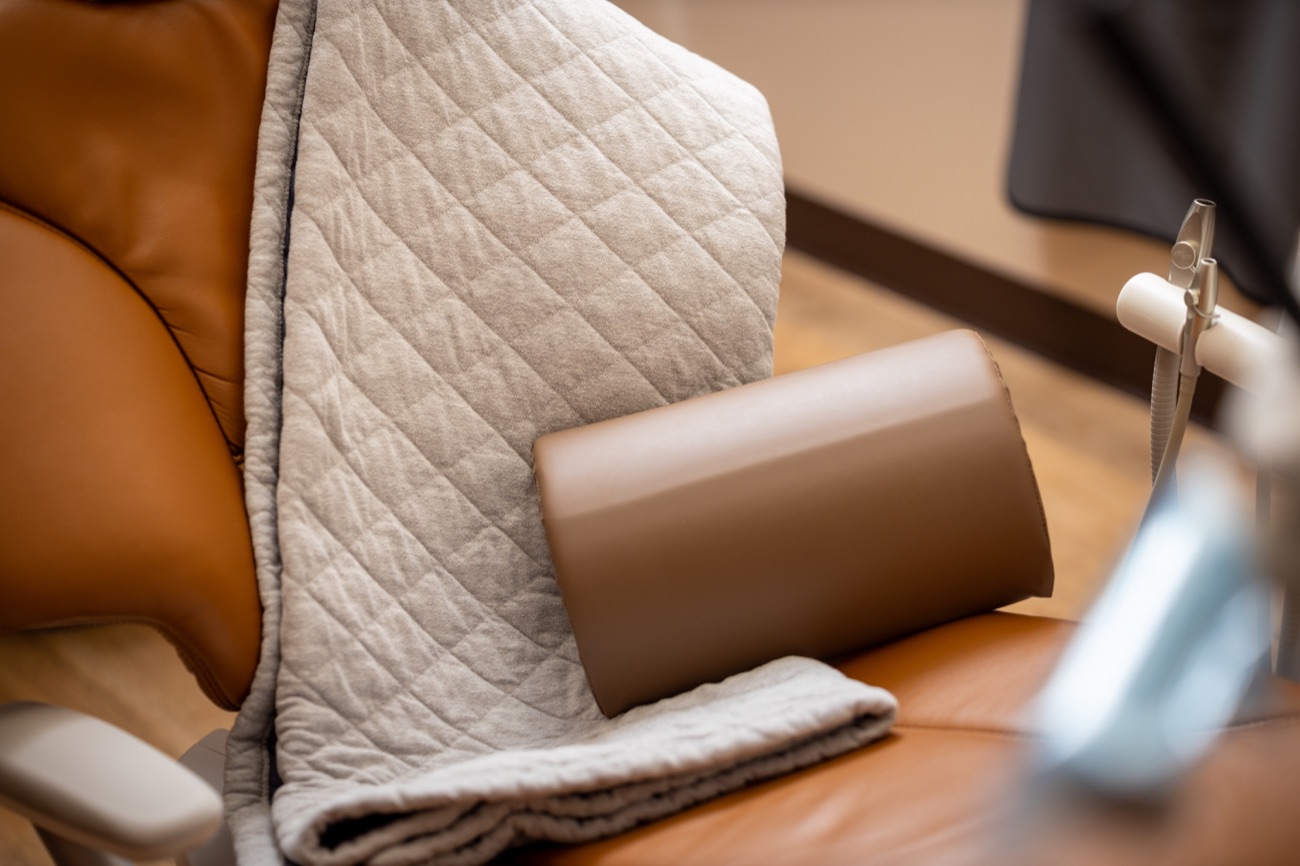 Comfort amenities in the treatment chair